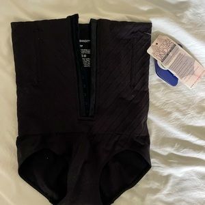 Belly Bandit NWT C section compression underwear
